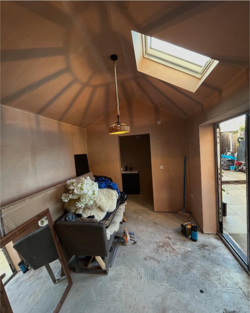 Plastered vaulted room with a roof window